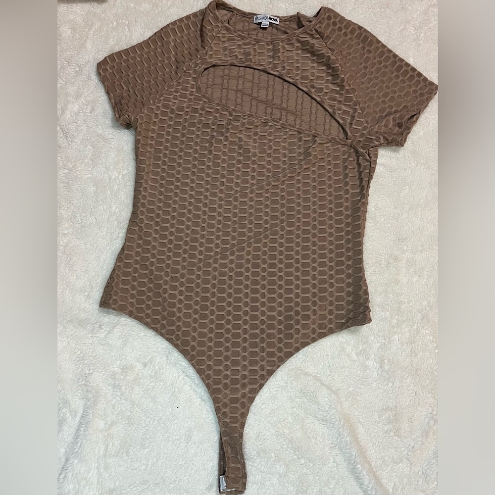 Fashion Nova Cut Out Bodysuit - XL
Mocha